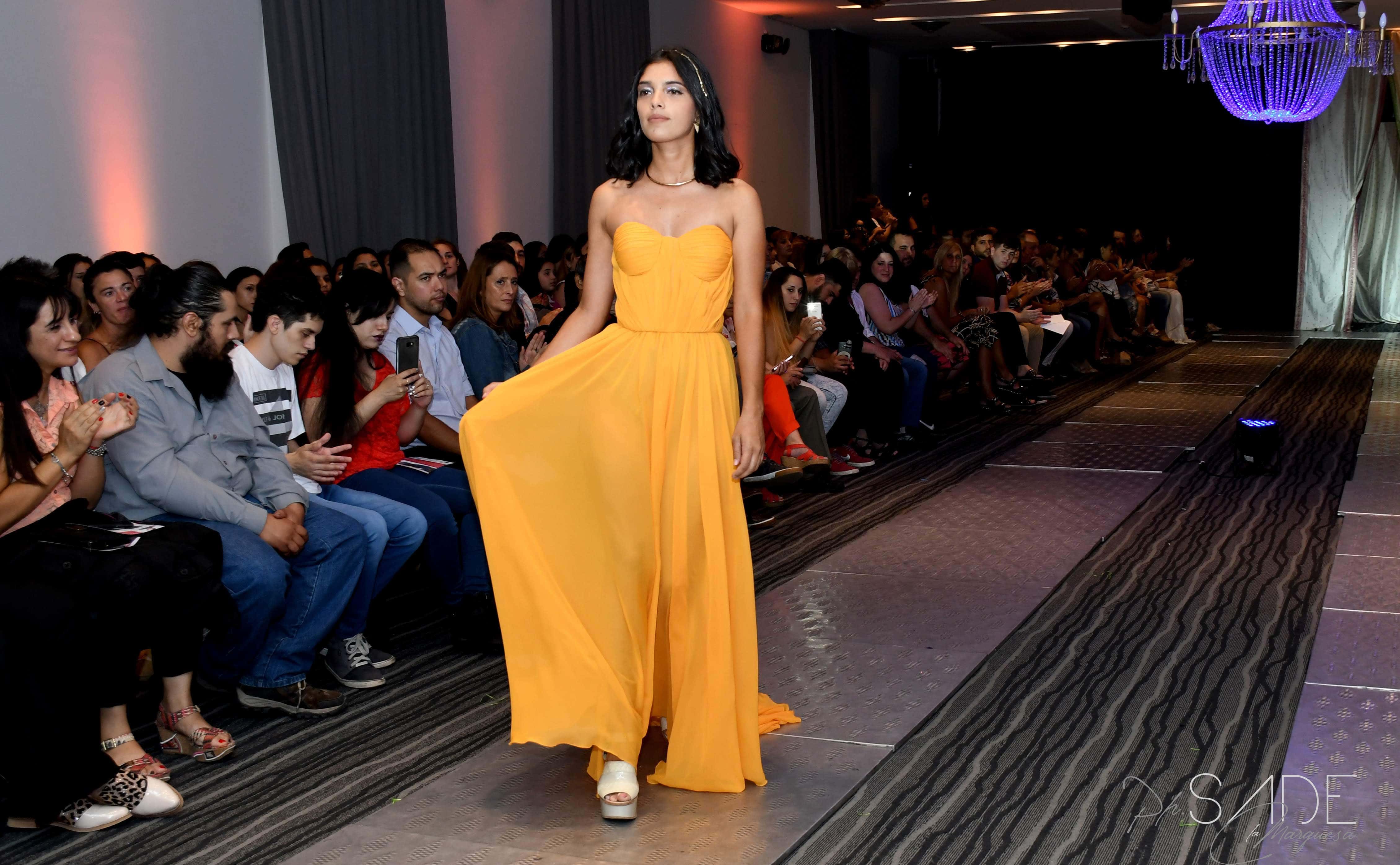 Vestido de alta costura amarillo