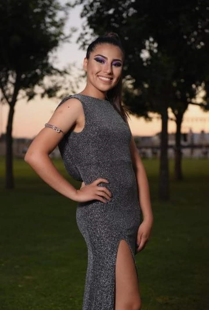 Vestido gris plateado de alta costura para fiestas y eventos