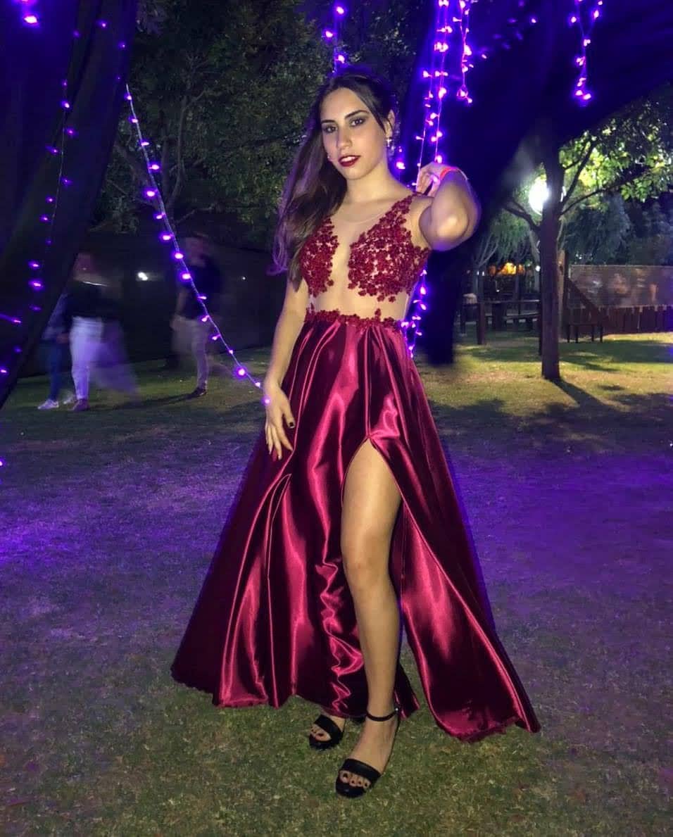 Vestido de egresada color bordo alta costura