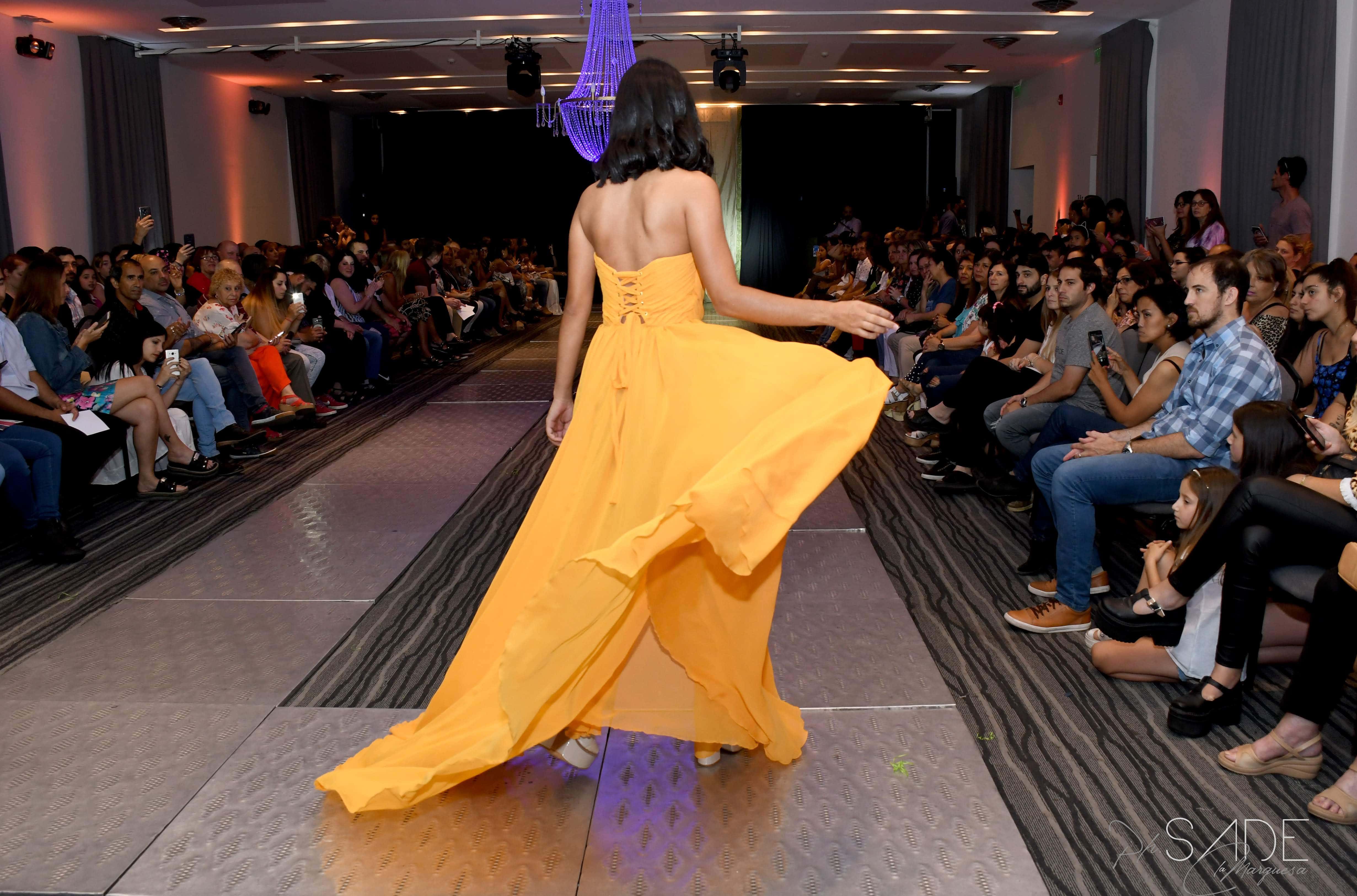 Vestido de fiesta alta costura amarillo